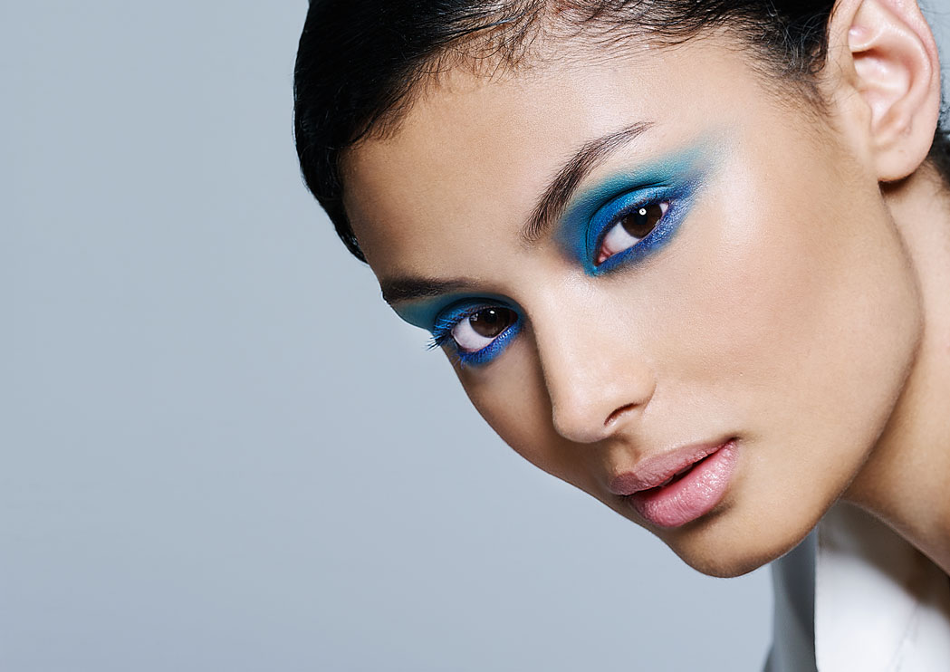 woman -with-80s-makeup-look
